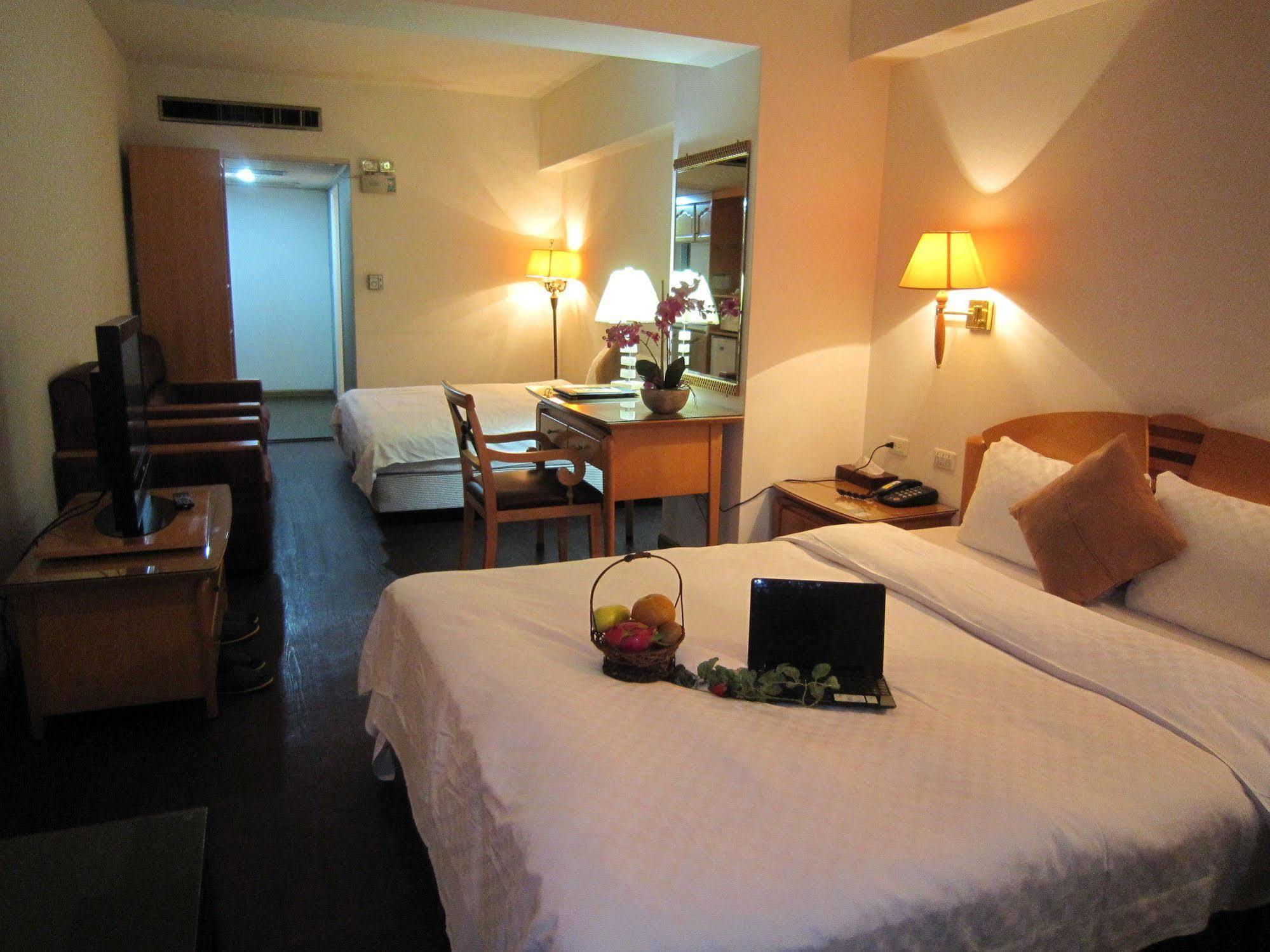 Berkeley Business Hotel Zhongzheng ซินจู๋ ภายนอก รูปภาพ