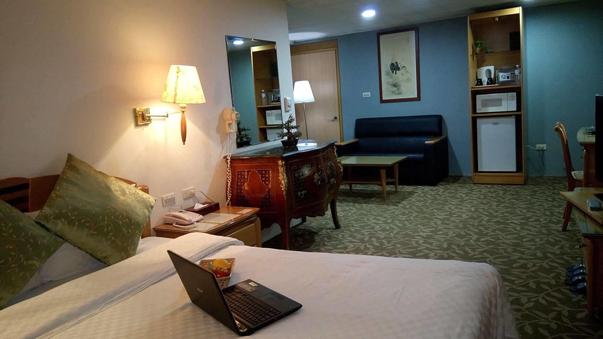Berkeley Business Hotel Zhongzheng ซินจู๋ ภายนอก รูปภาพ