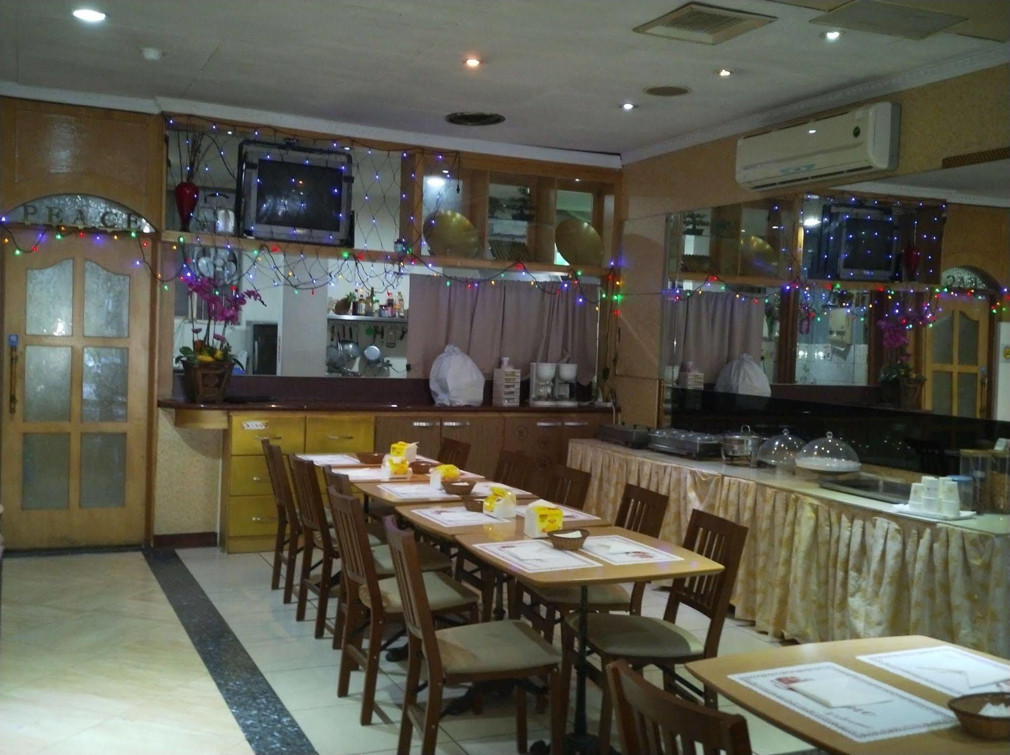 Berkeley Business Hotel Zhongzheng ซินจู๋ ภายนอก รูปภาพ