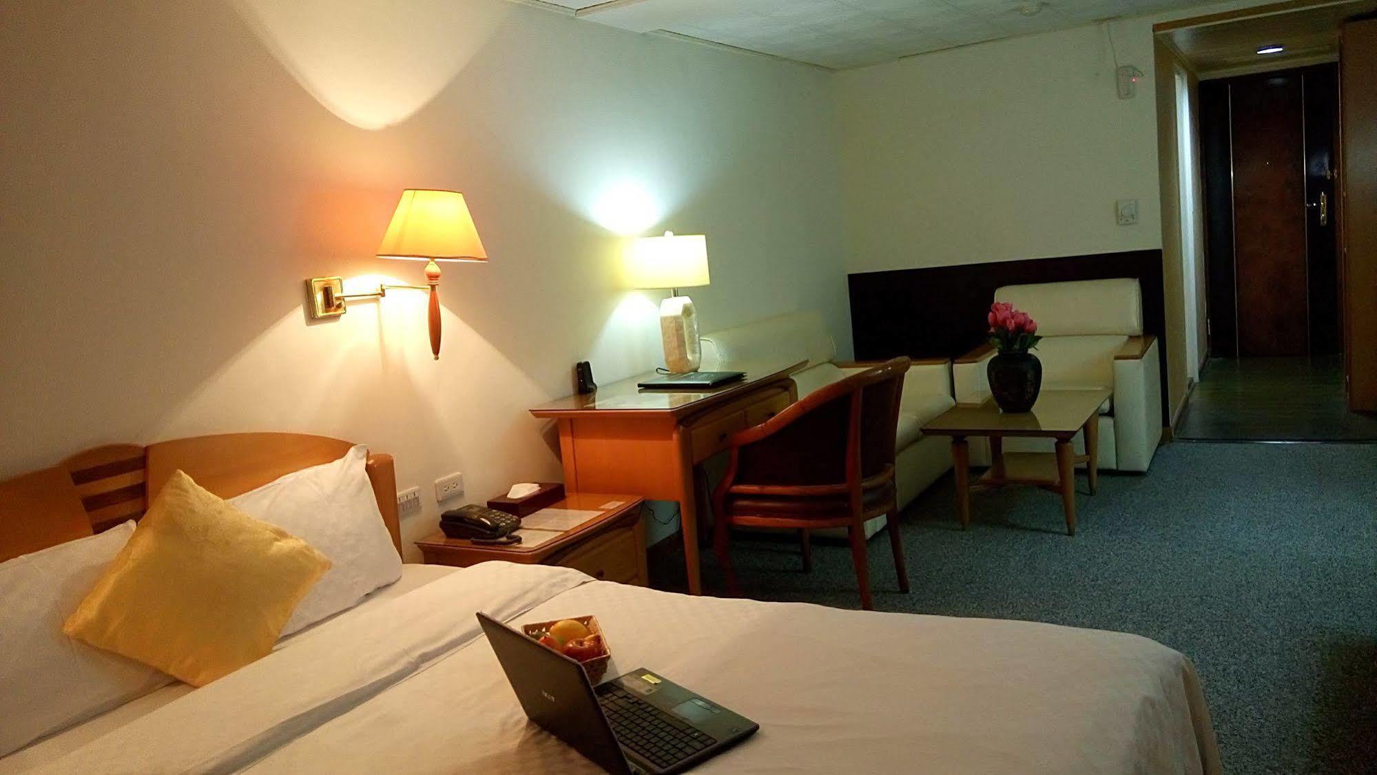 Berkeley Business Hotel Zhongzheng ซินจู๋ ภายนอก รูปภาพ