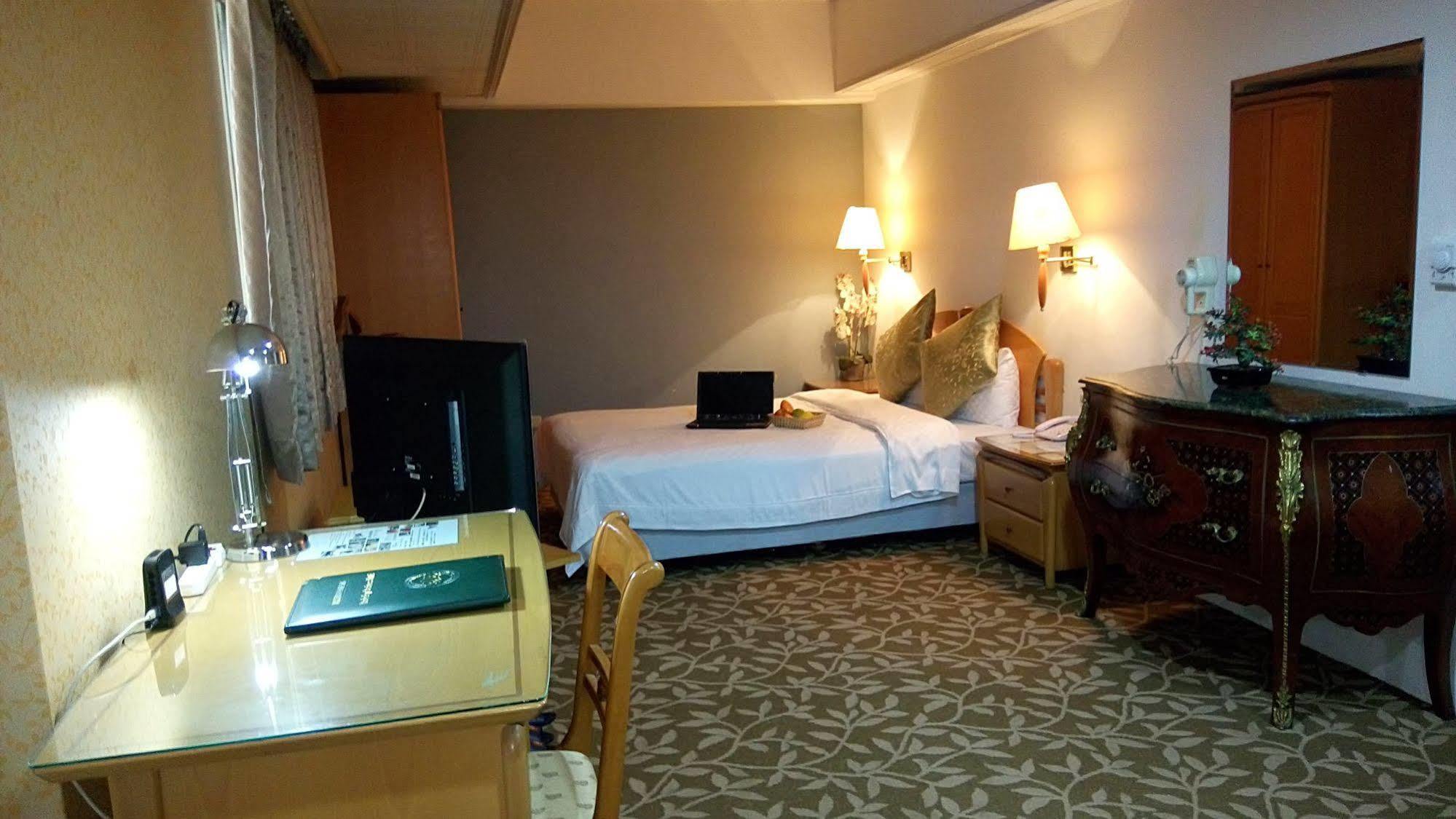 Berkeley Business Hotel Zhongzheng ซินจู๋ ภายนอก รูปภาพ